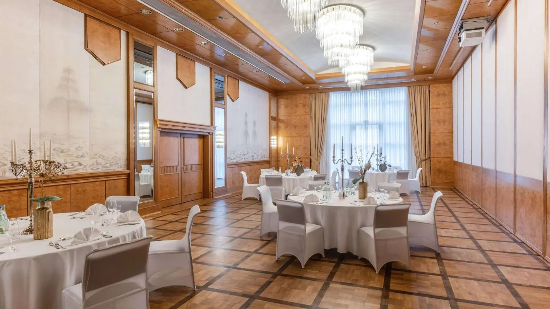 Hotel Pullman Stuttgart Fontana 4*,  Niemcy