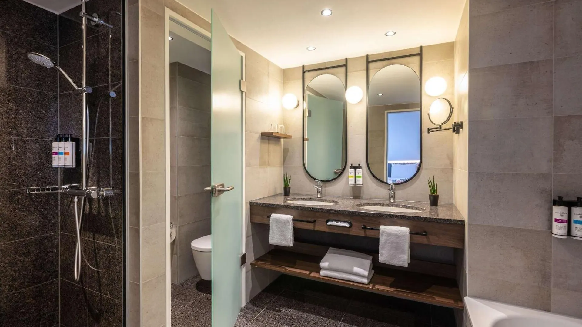 Hotel Pullman Stuttgart Fontana 4*,